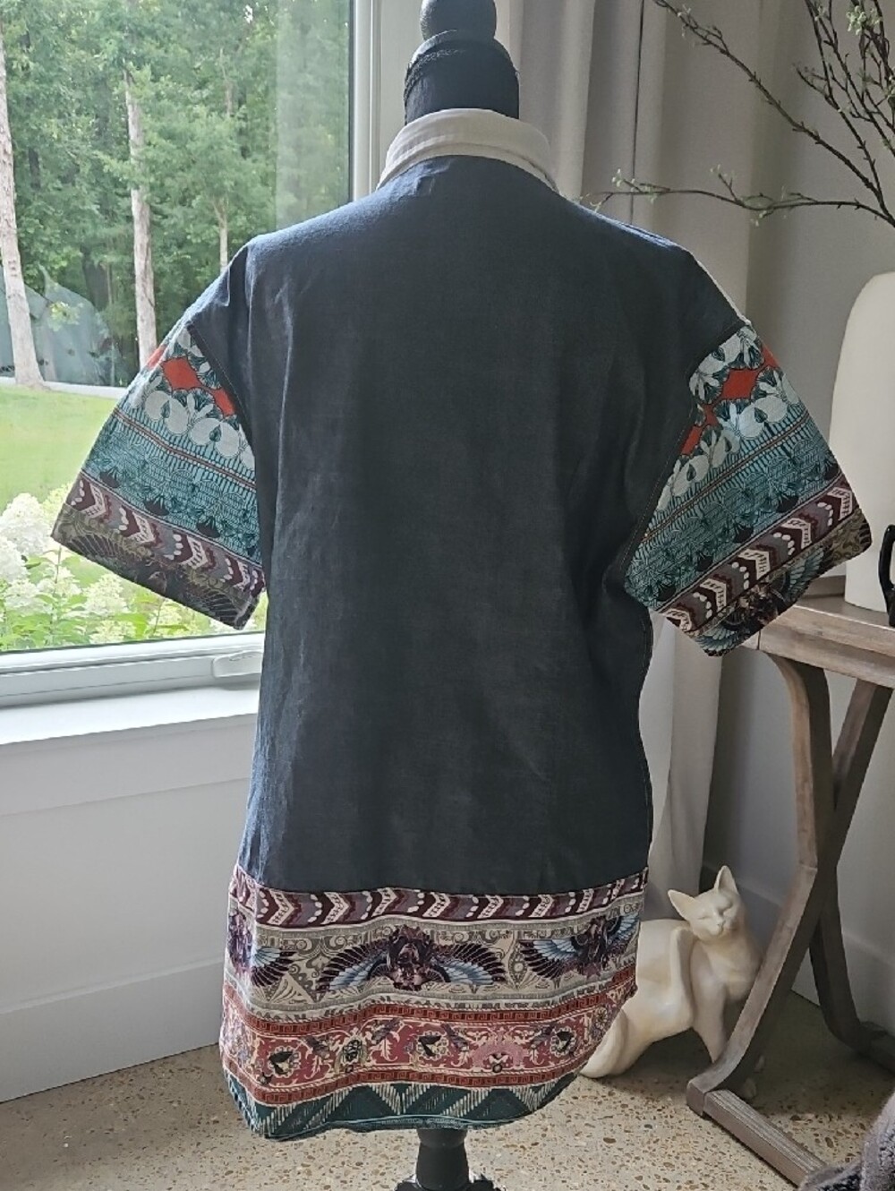 Akoo White Short Sleeve Button-Down with Aztec Accent Sleeves. Size XL - Picture 2 of 4